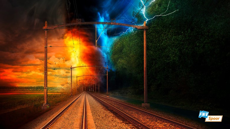 Donkere wolken boven het spoor