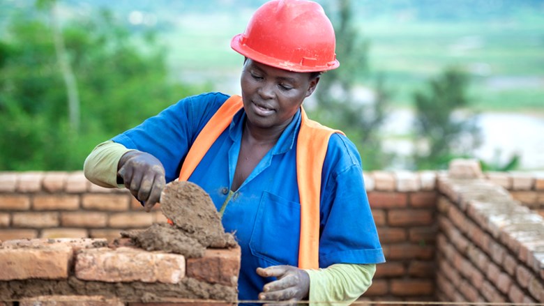 Emerence metselt een muur