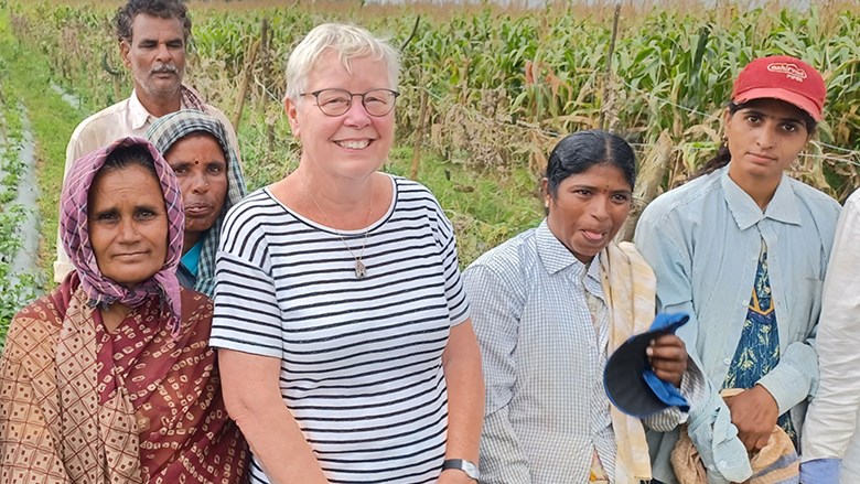 Wilma Roos op het Indiase platteland