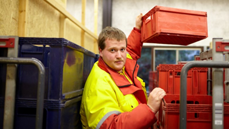 meneer in de SW aan het werk