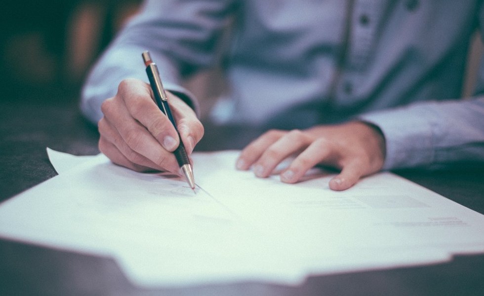 Man die brief schrijft