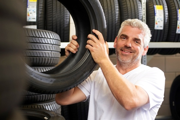 FNV leden in grote meerderheid akkoord met nieuwe cao Banden en Wielenbranche FNV