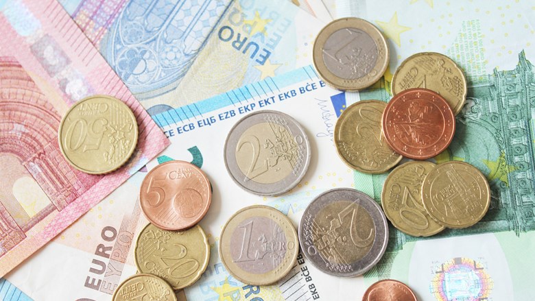 als je werkt in de Banden & Wielen dan krijg je er in 1 november en in december geld bij