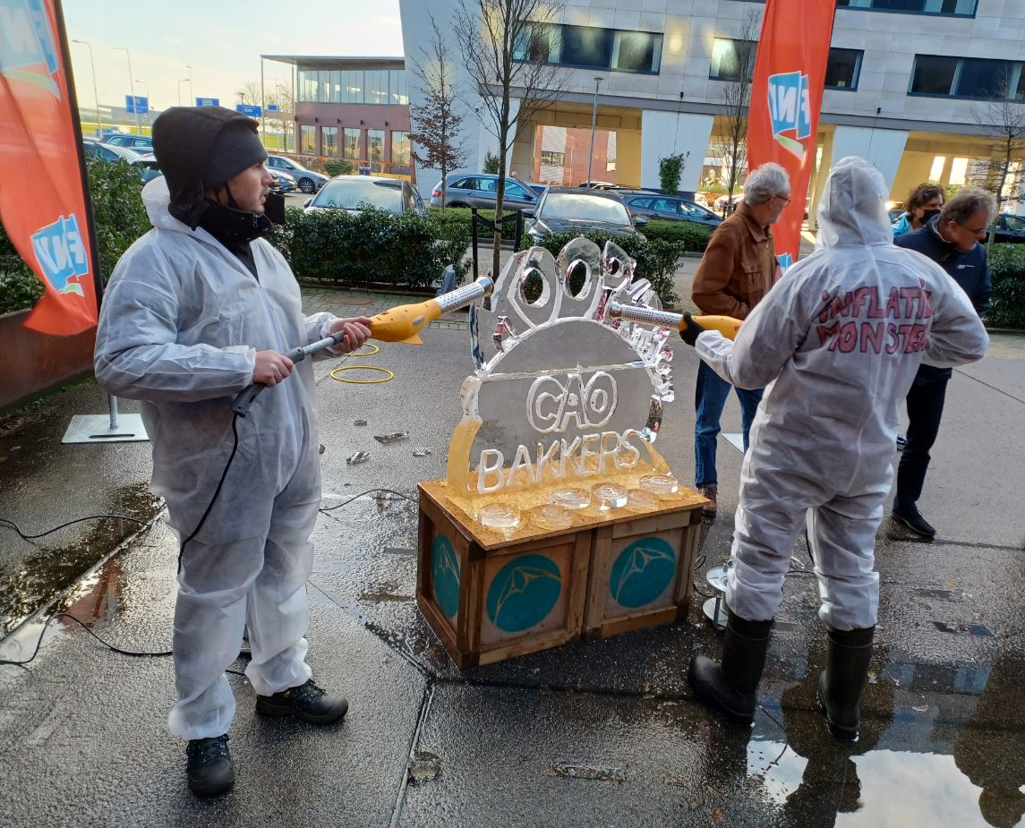 FNV Bakkers laten ijsbeeld smelten voor goede cao FNV