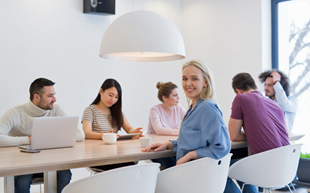 Groep mensen in vergadering