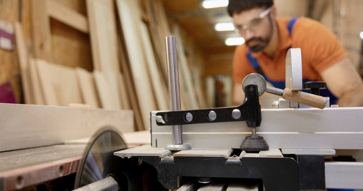 Arborisico’s werken met hout vaak onderschat - FNV
