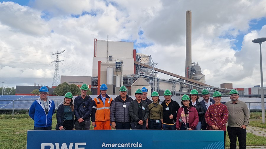 Groepsfoto bezoek aan RWE