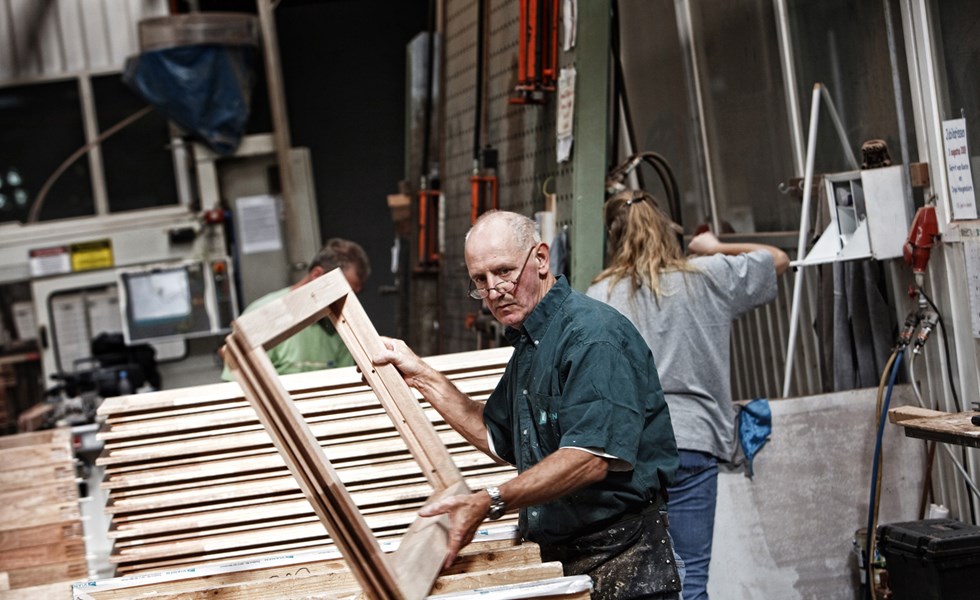 vanaf 65 jaar kan je eerder stoppen met werken in de timmerindustrie