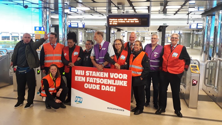 Medewerkers Spoor staken voor een goed pensioen