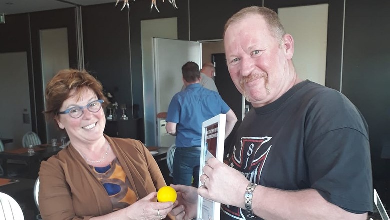 Willem Bieneman (kaderlid Mebin Amsterdam) en Ronel Dielissen (directeur Mebin, betonmortelbedrijf Heidelberg Cement Nederland).