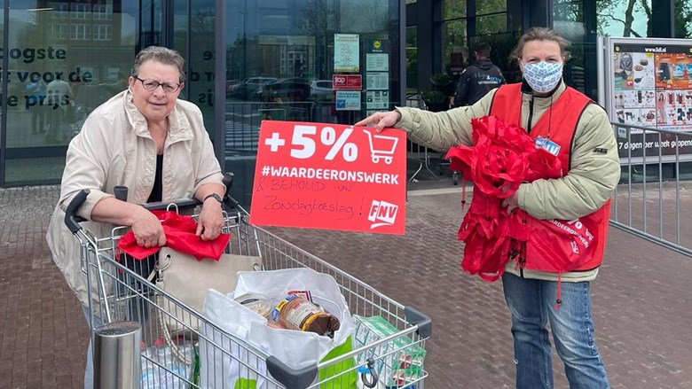 Supermarktmedewerkers en FNV opnieuw in actie