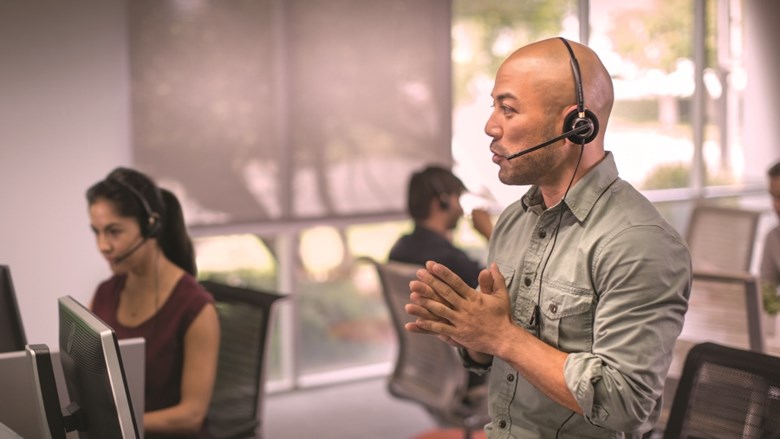 callcentermedewerker met koptelefoon