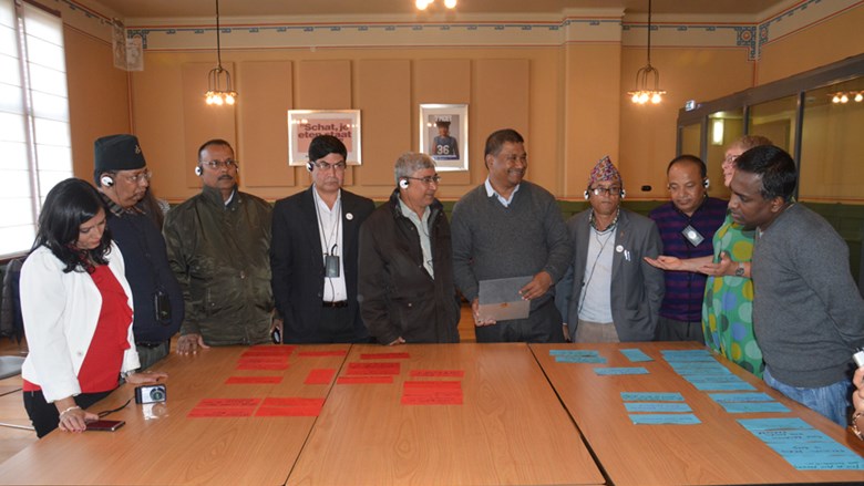 Nepalese vakbondsdelegatie op bezoek bij FNV om te leren over sociale dialoog