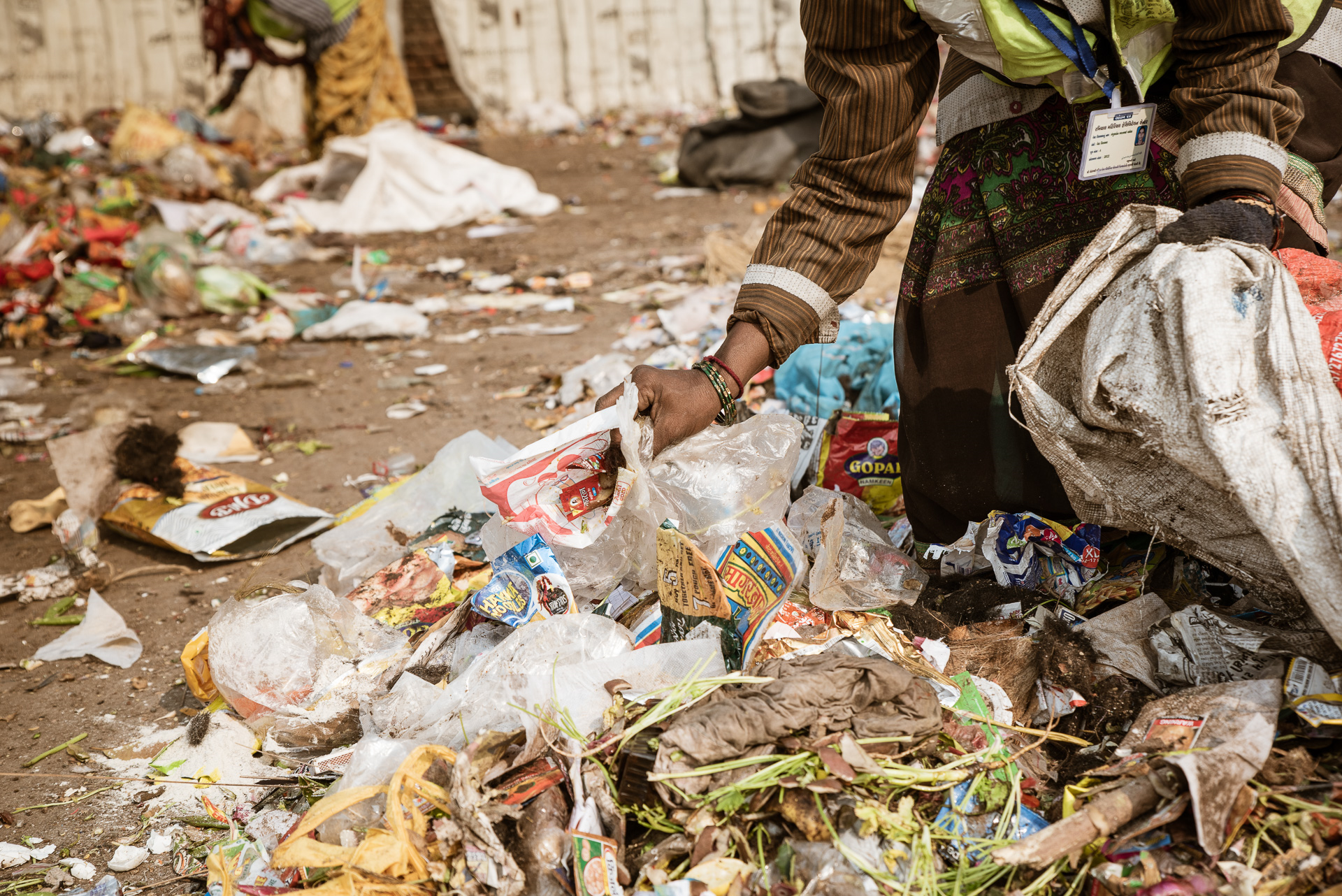 Een vrouwelijke afvalraper in India