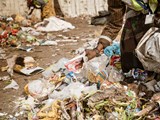 Een vrouwelijke afvalraper in India