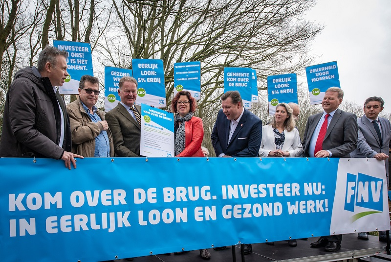 FNVleden slaan een brug voor een goede cao gemeenten FNV