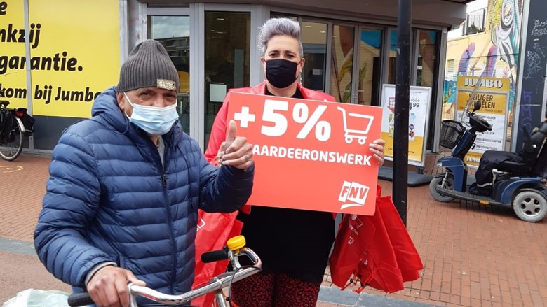 FNV voert actie bij supermarkten in Amsterdam en Rotterdam