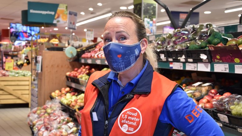 Supermarkt-deen-mondkapje