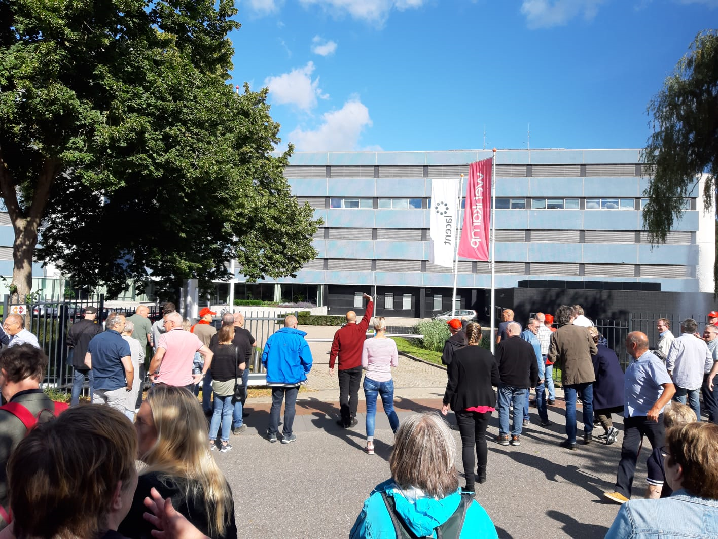 FNV: Medewerkers Wehkamp staken morgen door - FNV